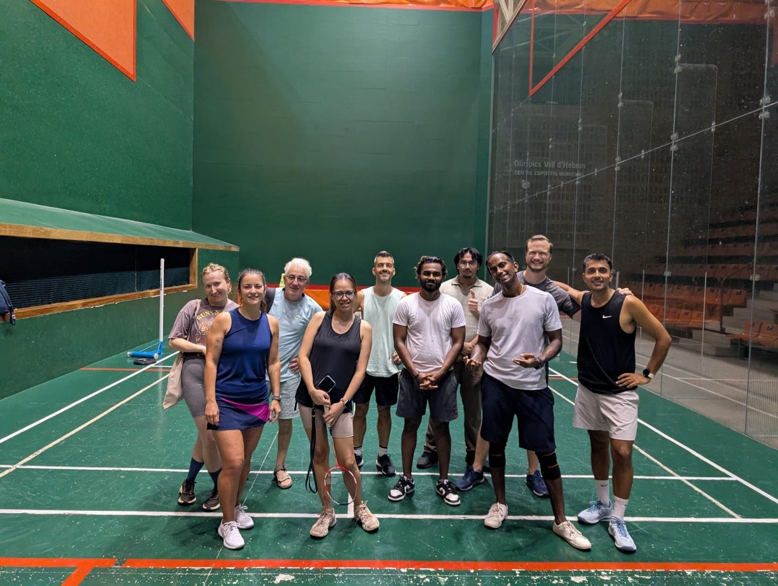 Keep Calm Community Barcelona badminton group posing with rackets on an indoor court at Centre Esportiu Municipal Vall d'Hebron