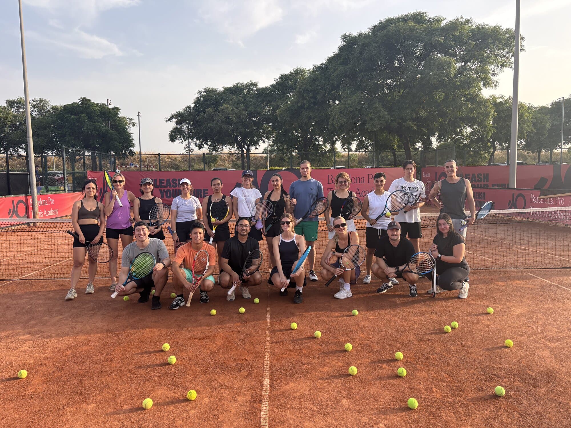 Keep Calm Community Tuesday tennis group photo on the clay courts at Up Cornellà